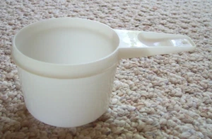 Tupperware #762 White Shear Nesting Measuring Cup 3/4 Cup - Picture 1 of 3