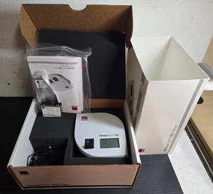 Medidor Alere HemoPoint H2 con cable de alimentación, manuales, cubeta, limpiador óptico y caja - Imagen 1 de 21