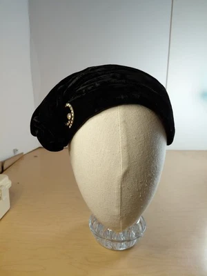 Vintage Black vlvelvet blberet With A Rhinestone Embellishment - One Size - Image 1 of 4