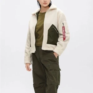 ALPHA INDUSTRIES Cream and Green Sherpa Fleece Full Zip Jacket Size Small - Picture 1 of 6