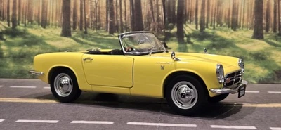 Modellino pressofuso giallo 1:18 Autoart Honda S800 - Immagine 1 di 4