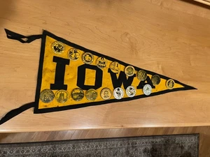 Iowa Hawkeyes Old Pennant with 17 Homecoming Buttons Badges 1938-42, 44-51, 53 - Picture 1 of 7