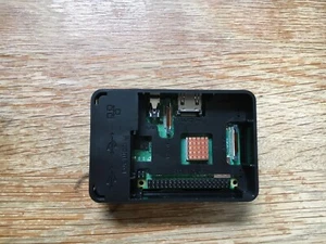 Raspberry Pi 3 Model B + with power adapter and SD card 32 GB - Afbeelding 1 van 3