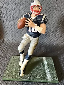 Tom Brady TB12 2005 McFarlane Toys NFL Patriots 12 inch Actionfigur mit Sockel sehr guter Zustand - Bild 1 von 24