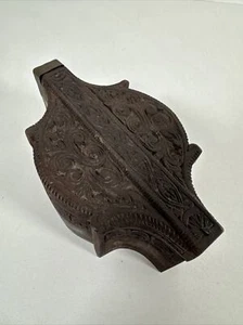 Antigua caja tallada de madera primitiva intrincada de 6” X 3,5” con tapa ¿Caja escala batak? - Imagen 1 de 22