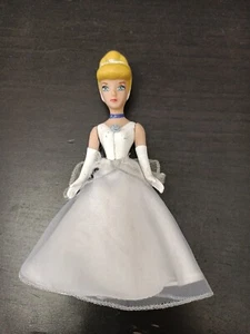 "Vestido de tela y pintado Walt Disney Cenicienta de porcelana piernas encordadas 5,5""" - Imagen 1 de 6