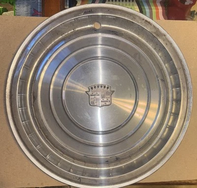 1960 年凯迪拉克 DeVille Fleetwood 轮毂盖车轮盖 16 英寸轮辋球童 60 OE 通用原始设备制造商 — 第 1/2 张图片