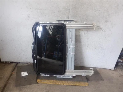 SUNROOF ASSEMBLY 320i 328D 328i 335i Active 3 M3 12 13 14 15 1287152 Foto 1 de 4