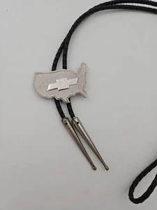 Chevrolet Dealership Auto Car Dealer Bolo Tie Collectible Vintage - Foto 1 di 5