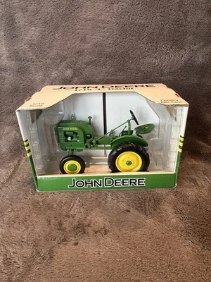 1/16 John Deere Unstyled Model L Tractor - Image 1 of 4