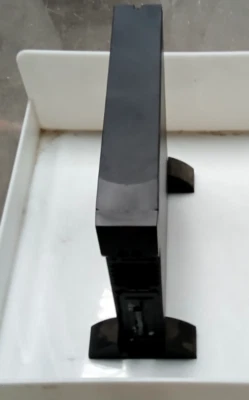 APC SURT1000XLI 1000VA SMART UPS (R02.1) MANCA COPERCHIO ANTERIORE / BATTERIE - Immagine 1 di 4