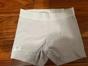 girls UNDER ARMOUR GRAY GYM SHORTS dance tumble STRETCHY gymnastics SIZE 8-10 - Picture 1 of 2