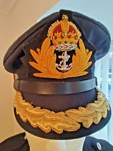 Sombrero de capitán pico de comerciante/royal Navy con insignia, antiguo alquiler - Imagen 1 de 2