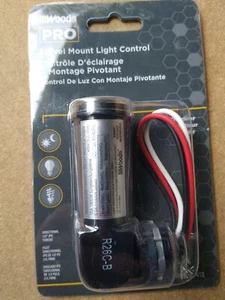 WOODS PRO 120 VAC Swivel Mount Light Control. (On) at Dusk (Off) at Dawn. - Foto 1 di 2