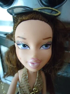 2001 MGA BRATZ DOLL Dana Violet Eyes, brown hair, glasses, purse, clothes, vtg - Picture 1 of 11