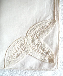 Vintage Square Ivory Linen 17" x 17" Lace Corner Dinner Napkins Set of Four (4) - Picture 1 of 4
