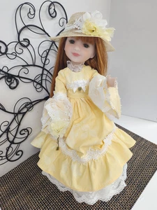 Rubinrote Fashion Friends Puppe Stella 14,5 Zoll in einzigartigem Outfit {8-teiliges Set} - Bild 1 von 11