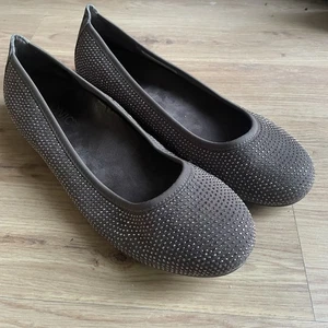 Vionic bequeme flache Damenschuhe Slipper 8,5 weidenbraun goldene Schmuckstücke Bumps - Bild 1 von 11