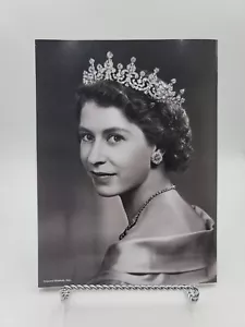 Life Magazine Queen Elizabeth II Her 70-Year Reign Platinum Jubilee 2022 - Picture 1 of 12