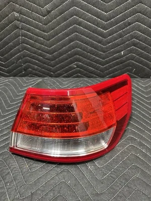 Luz trasera LED lateral derecha del pasajero Lincoln MKZ 2010-2012 Foto 1 de 4