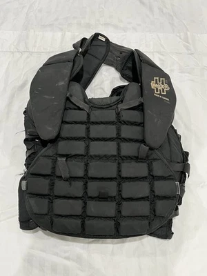 Almohadillas protectoras de brazos de pecho de portero de hockey Heaton AB1090. Negro Hecho en Canadá Foto 1 de 4