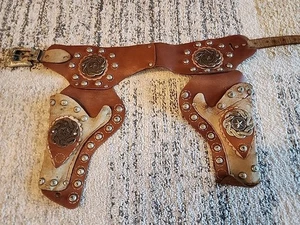 VINTAGE 50er JAHRE LEDER DOPPEL WESTERN CONCHO NIETEN HOLSTER FÜR KAPPE WAFFEN 1 Riss - Bild 1 von 24