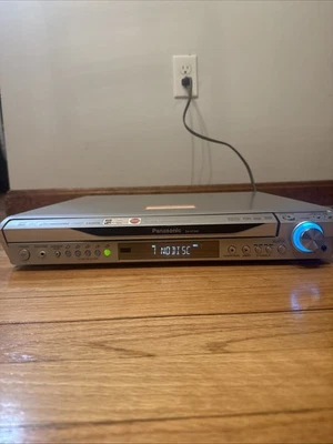 Receptor sistema de cine en casa Panasonic SA-HT940 5 discos CD/DVD funcionando Foto 1 de 4