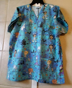 Simply Basic Ladies Scrub Top Multicolor Halloween Print, Size Medium - Picture 1 of 6