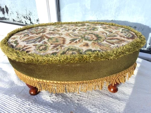 VINTAGE OVAL FOOTSTOOL FLORAL TAPESTRY TOP with FRINGE & TURNED WOODEN LEGS - Picture 1 of 9
