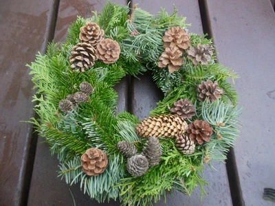 Tannenkranz frisch  Grabkranz  Trauerkranz    Winterkranz  Wandkranz 32 cm - Bild 1 von 2