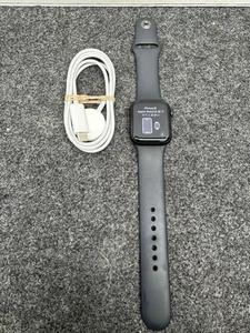 Apple Watch Series SE 40mm Black Aluminium Case/Black Band iCloud -i082760 - Picture 1 of 4