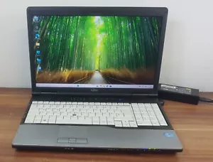 Fujitsu Lifebook i7 Quad Core 3,2 GHz 8 GB 512 GB SSD Wi-Fi HD+ 1600x900 RS232 DVDRW - Foto 1 di 10