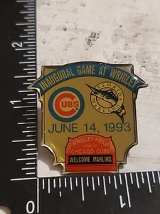1993 Florida Marlins Chicago Cubs Eröffnungsspiel Wrigley Field Anstecknadel Hut Xm - Bild 1 von 2