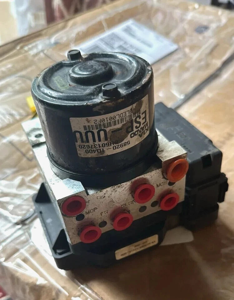 2007-2009 Kia Rondo ABS антиблокировочный тормоз насос модуль в сборе через 3/30/09 - Изображение 1 из 1