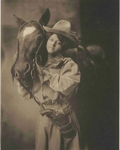 Foto de una vaquera de rodeo de 8 x 10 fotos de rodeo vintage del viejo oeste años 30 - Imagen 1 de 1