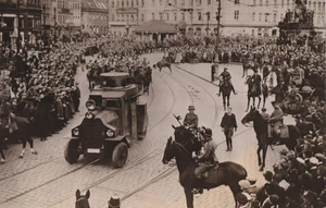 Foto de prensa de 1923 tropas del Reich alemán en coches blindados toman posesión de Dresde - Imagen 1 de 2