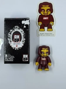Toy2r 2.5" OXOP Qee Serie 2 "Stealth Bomber Dog" por Shepard Fairey (OBEDECE) - Imagen 1 de 2