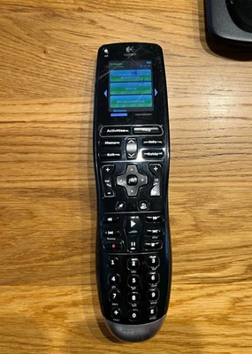 Logitech Harmony One mit Ladeschale | Universal Fernbedienung - Bild 1 von 4