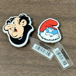 Crocs Jibbitz Papa Puffo e Gargamella Charm Autentico 2 Pezzi Lotto di 2 NUOVI con etichette - Foto 1 di 3