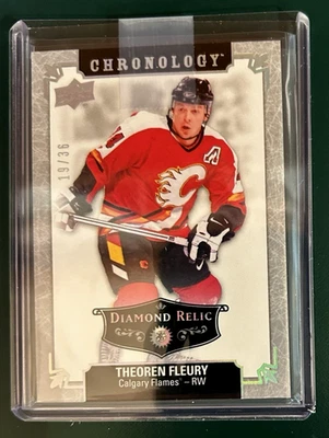 Theoren Fleury 2018-19 UD Chronology #62 xx/36 Diamond Relic Calgary Flames Foto 1 de 2
