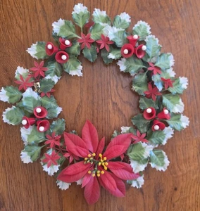 Vintage Plastic Holly & Berry Wreath 15" Lightweight Excellent Condition! - Picture 1 of 9