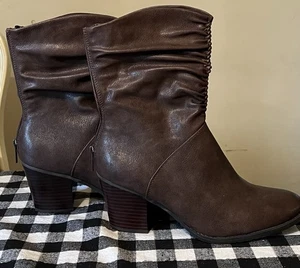 Leslie Brown 7.5 Block Heel Slouch Boot - Picture 1 of 5