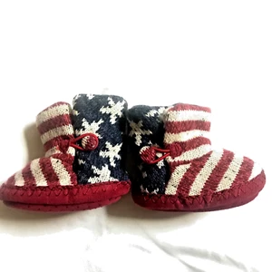 Muk Luks Baby Slippers Red White Stripes White Stars American Flag SZ 6-12 Month - Picture 1 of 12