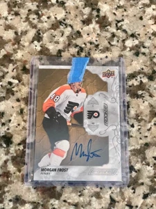 2019-20 Upper Deck Autografi Incisi Rovere #75 Morgan Frost Volantini Auto - Foto 1 di 2