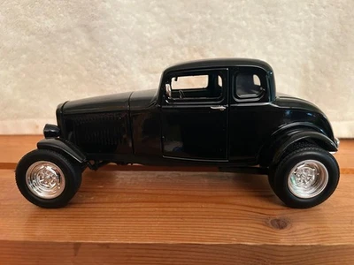 Motor Max 1:18 scale 1932 Ford 5-Window Coupe Hot Rod - MINT IN BOX - Image 1 of 4