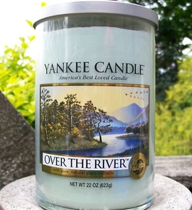 Yankee Candle Retired *OVER THE RIVER*~ 2-Docht~ Large 22 oz.~ WHITE LABEL~ RARE - Bild 1 von 2