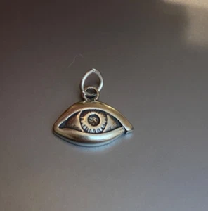 Sterling Silver 3D 16x11mm Realistic Eye Eyelid Charm - Picture 1 of 3