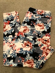 LuLaRoe TC2 Tall & Curvy 2 Blue Pink Geometric Floral Roses On Black Leggings - Picture 1 of 2