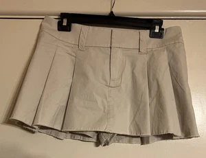 Nuevo con etiquetas Minifalda Hollister color caqui tostado con bolsillos cortos incorporados talla mediana - Imagen 1 de 10