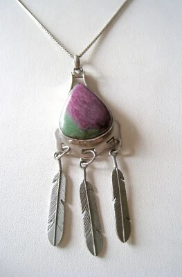 925 纯银非洲红宝石 ZOISITE 悬垂羽毛吊坠项链 — 第 1/4 张图片